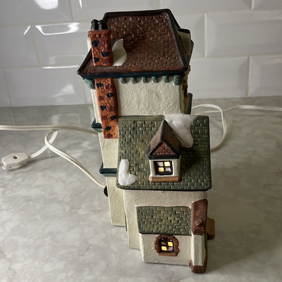 VIntage O'Well Dickens Keepsake Porcelain Post Office 1993 lighted - Picture 4 of 5